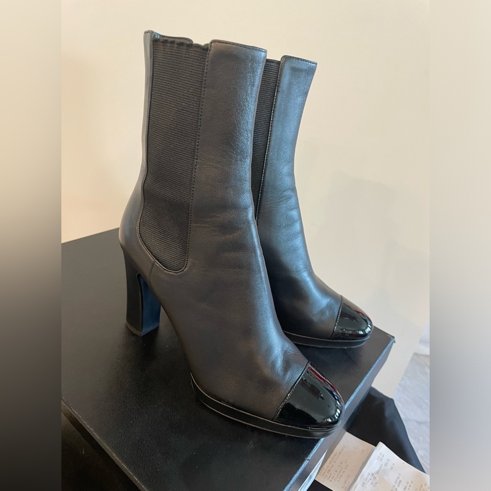 Chanel Lambskin & Patent pull on ankle boots. Ref. G36413 Y54110 94305. Sz. 38.5 - Picture 3 of 11